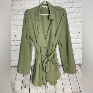 Charlotte Russe olive/green open collar front lightweight Lapel Shacket size L